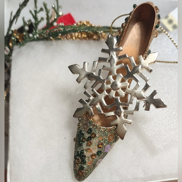 Snowflake Brooch - Picture 4 of 11